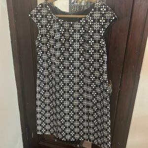 Signature by Robbie Bee